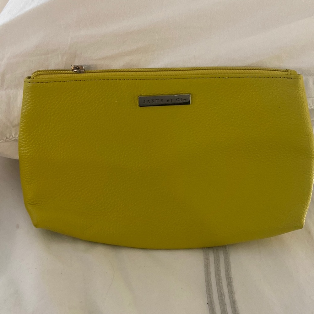 Cosmetic bag